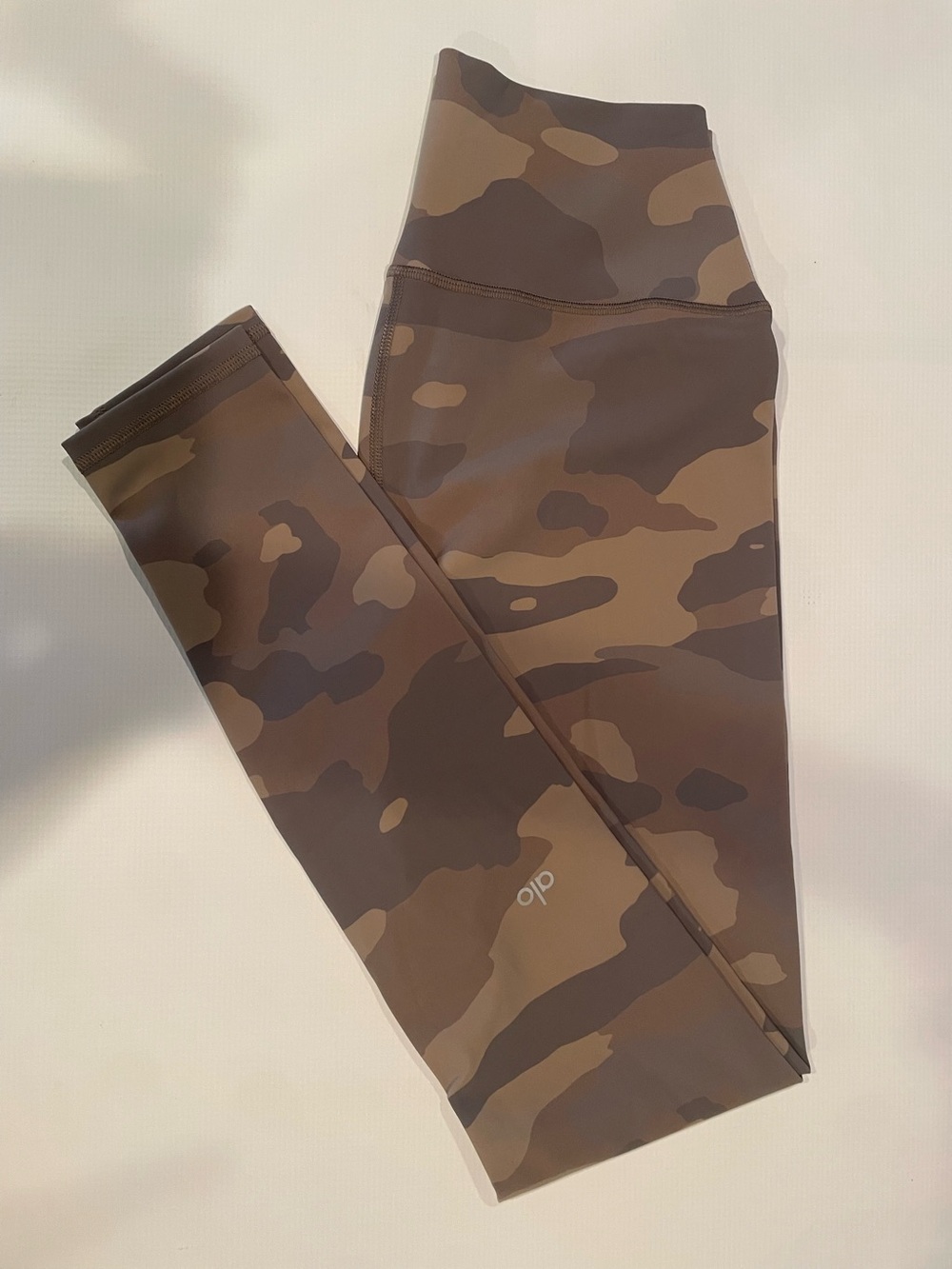 ALO High-Waist Camo Leggings - Brown